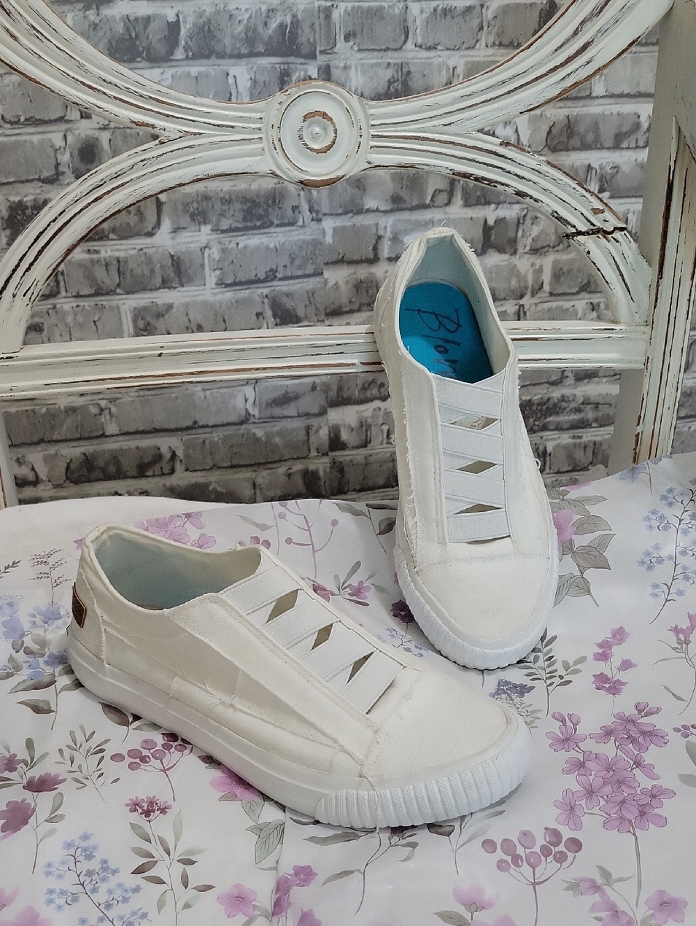 Blowfish Malibu White Canvas Women's Slip On Sneakers Size 7.5, Distressed